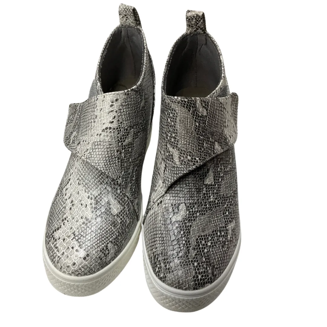 Shoes Heels Wedge By Clothes Mentor In Snakeskin Print, Size: 5.5