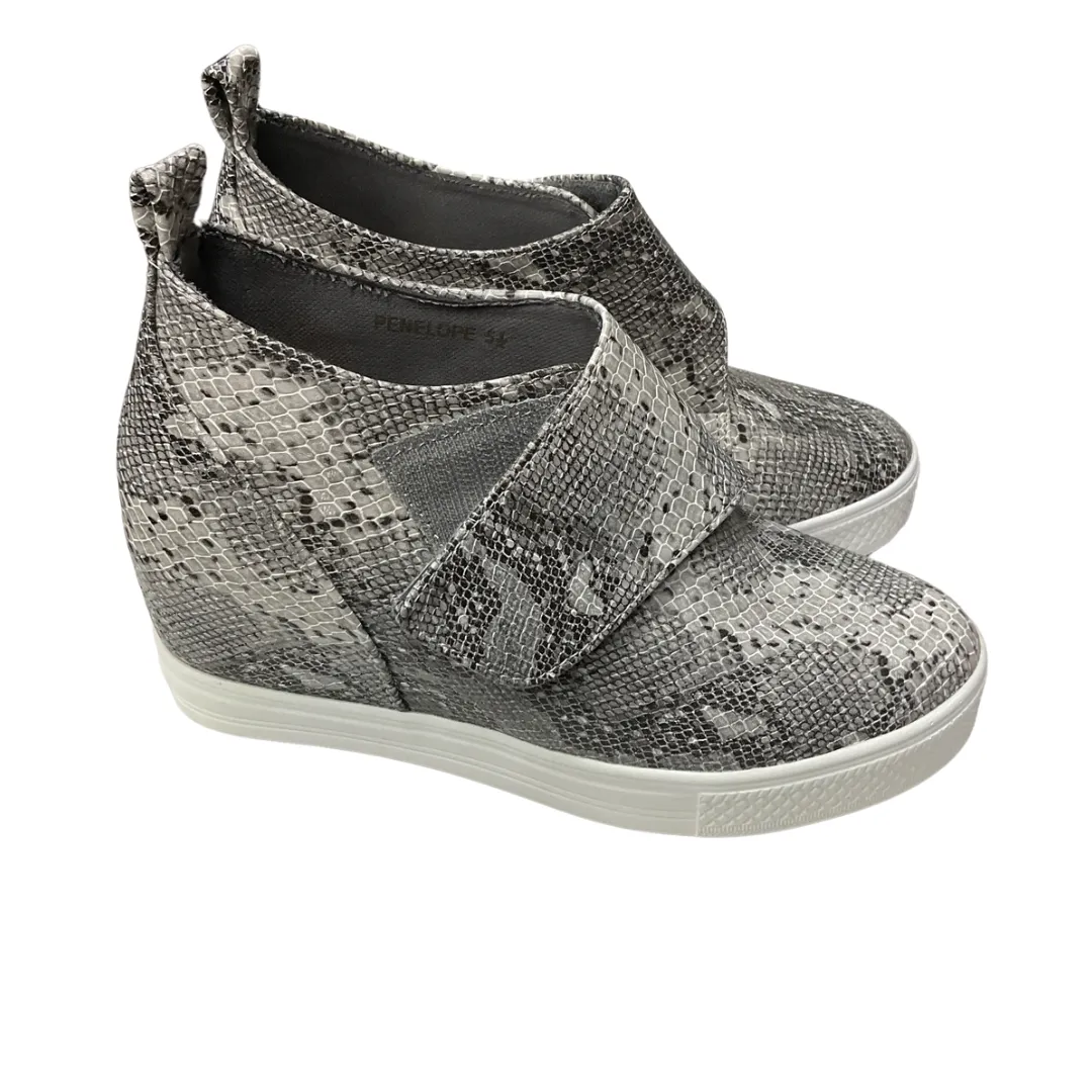 Shoes Heels Wedge By Clothes Mentor In Snakeskin Print, Size: 5.5