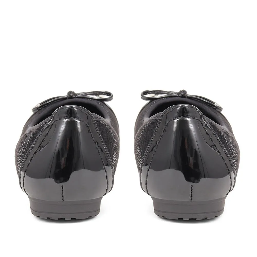 Simple Slip-On Ballet Pumps - WBINS38055 / 324 147