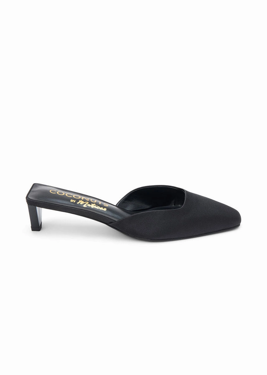 Tegan Heels partygoers' sandals