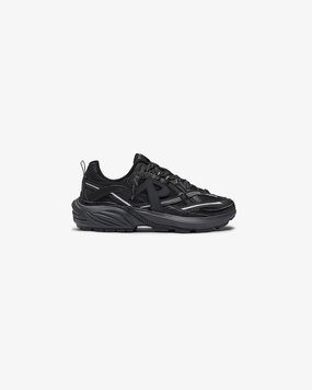 Style - setter Storm Runner - Triple Black Vertical Bounce Efficiency Storm Runner - Triple Black