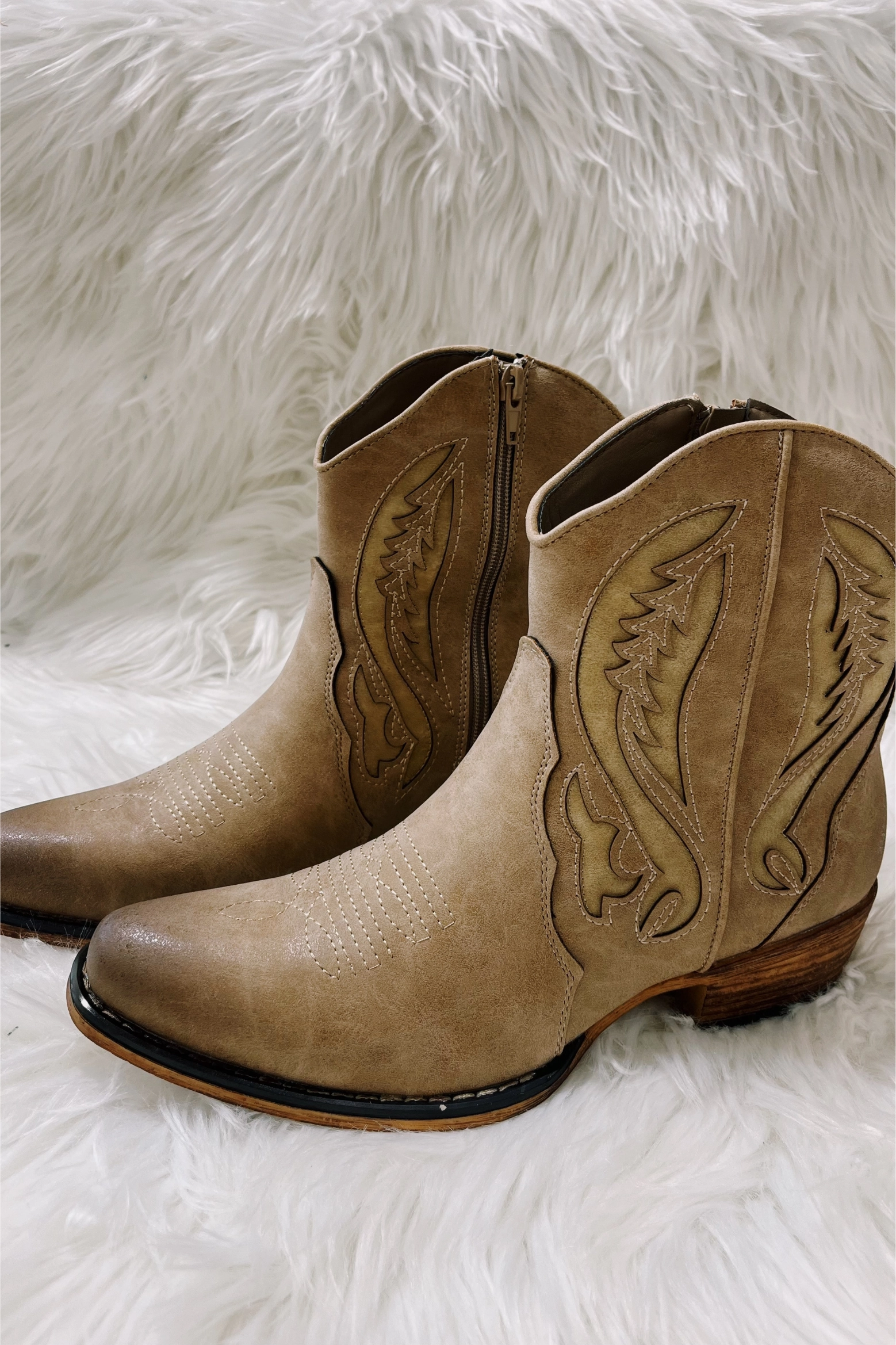 outdoor - style Temperature control Be Your Best Bootie in Taupe