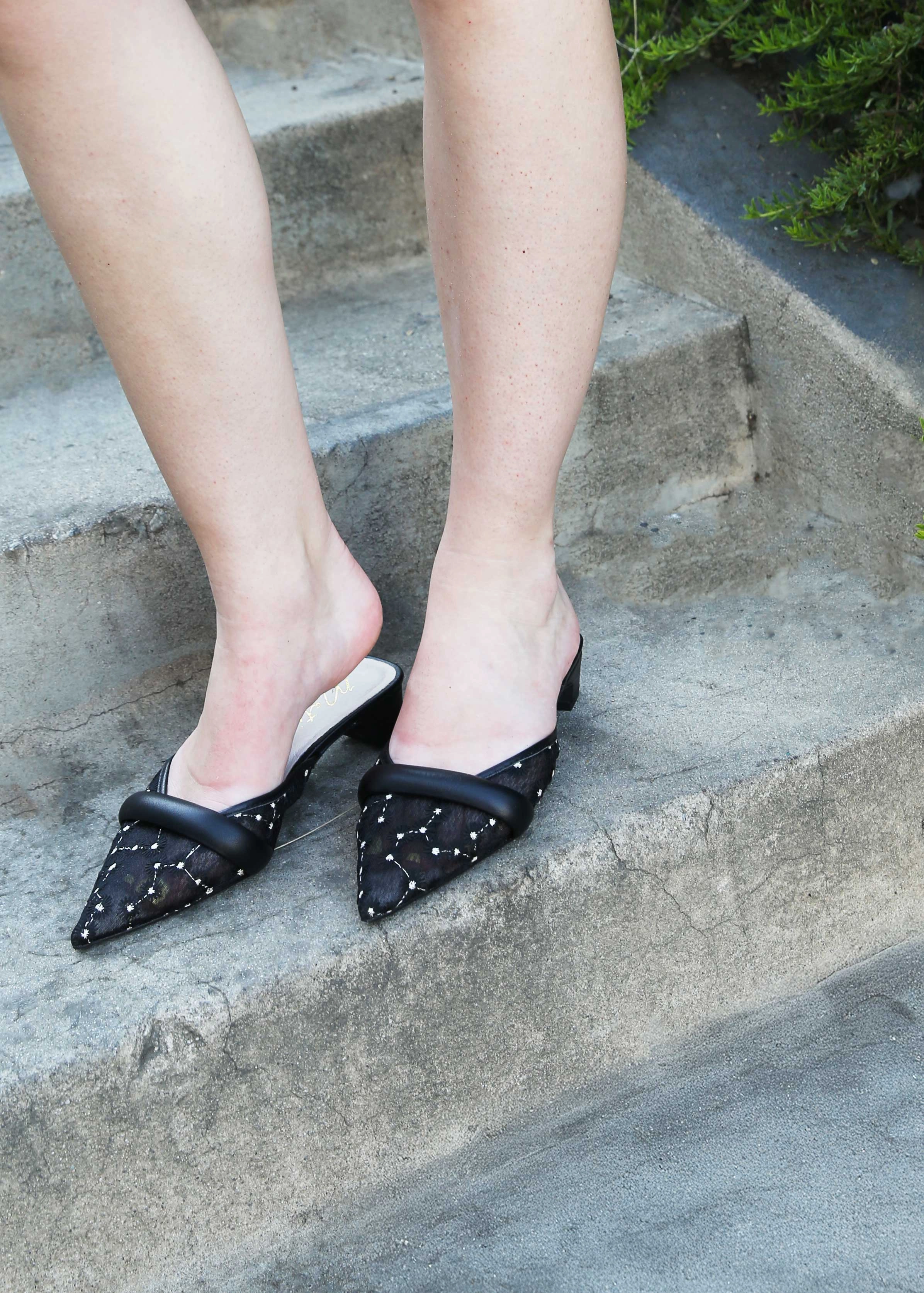 Kellan Heels - Black Floral Model Mode Grip Base