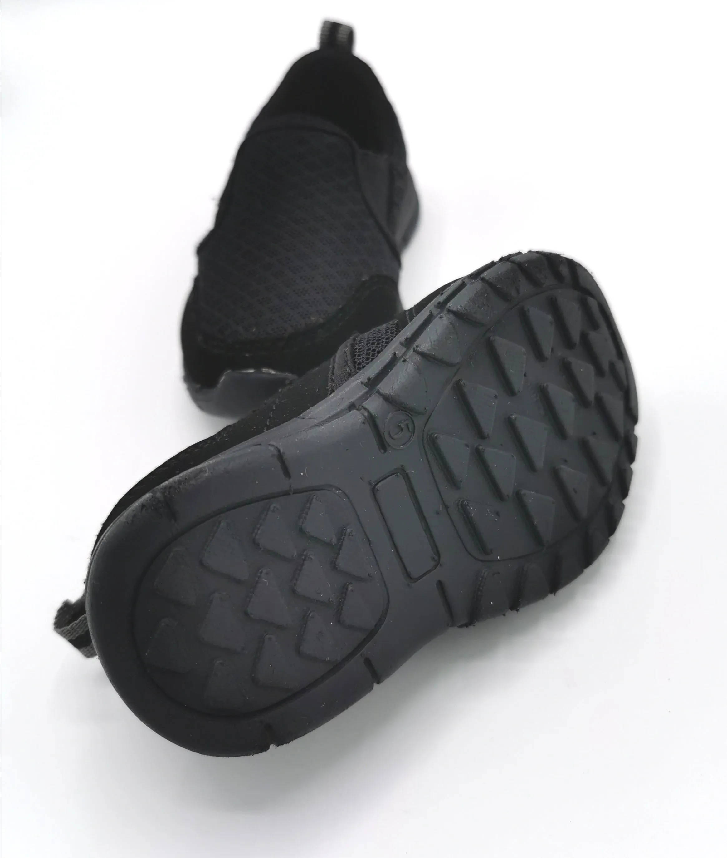 UNISEX SIZE 5 TODDLER - Black Running Shoes EUC B2
