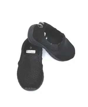 UNISEX SIZE 5 TODDLER - Black Running Shoes EUC B2