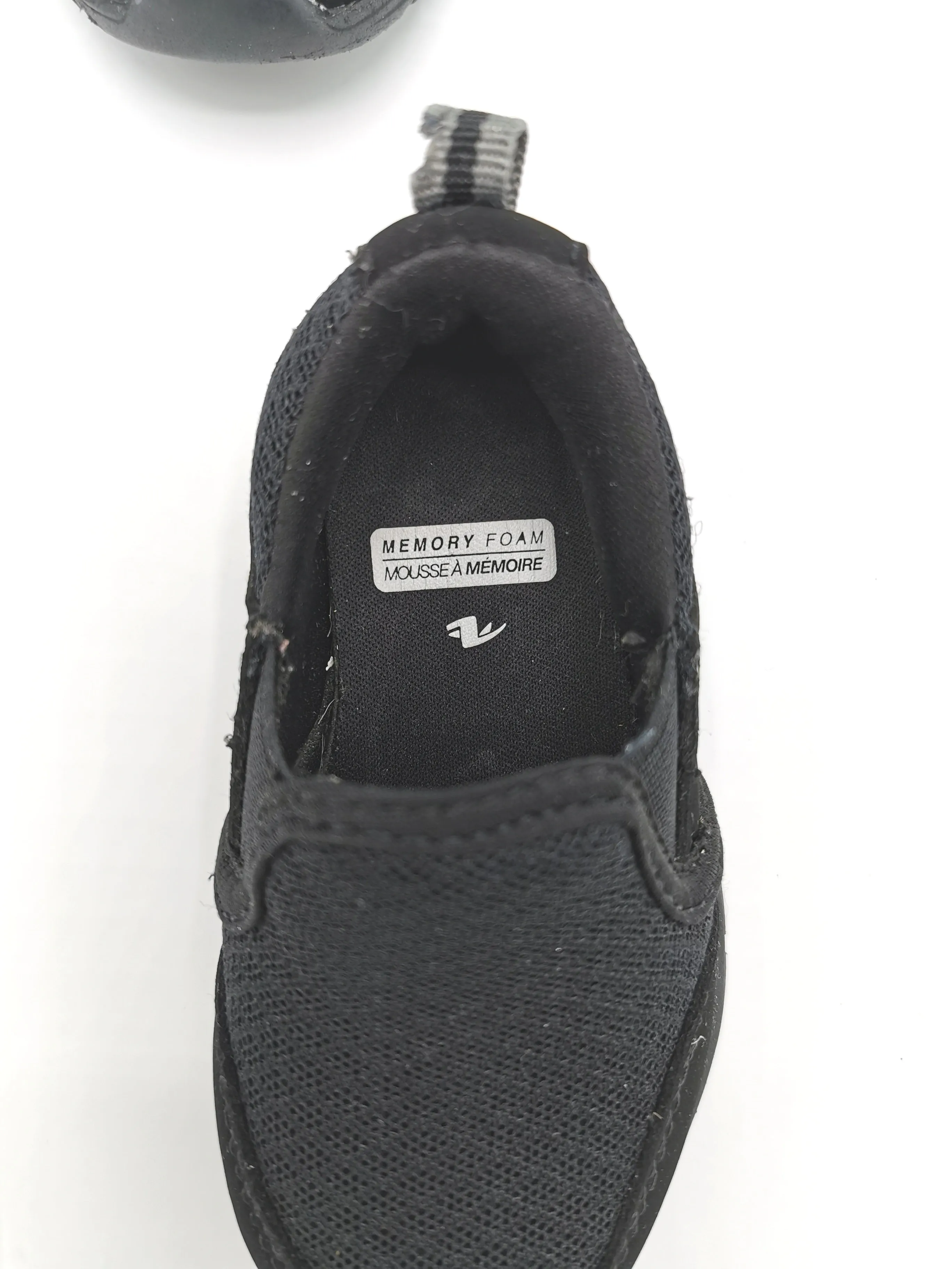 UNISEX SIZE 5 TODDLER - Black Running Shoes EUC B2