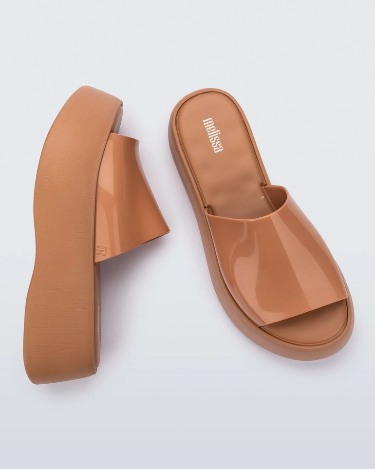 Becky - Beige engraved All-around traction