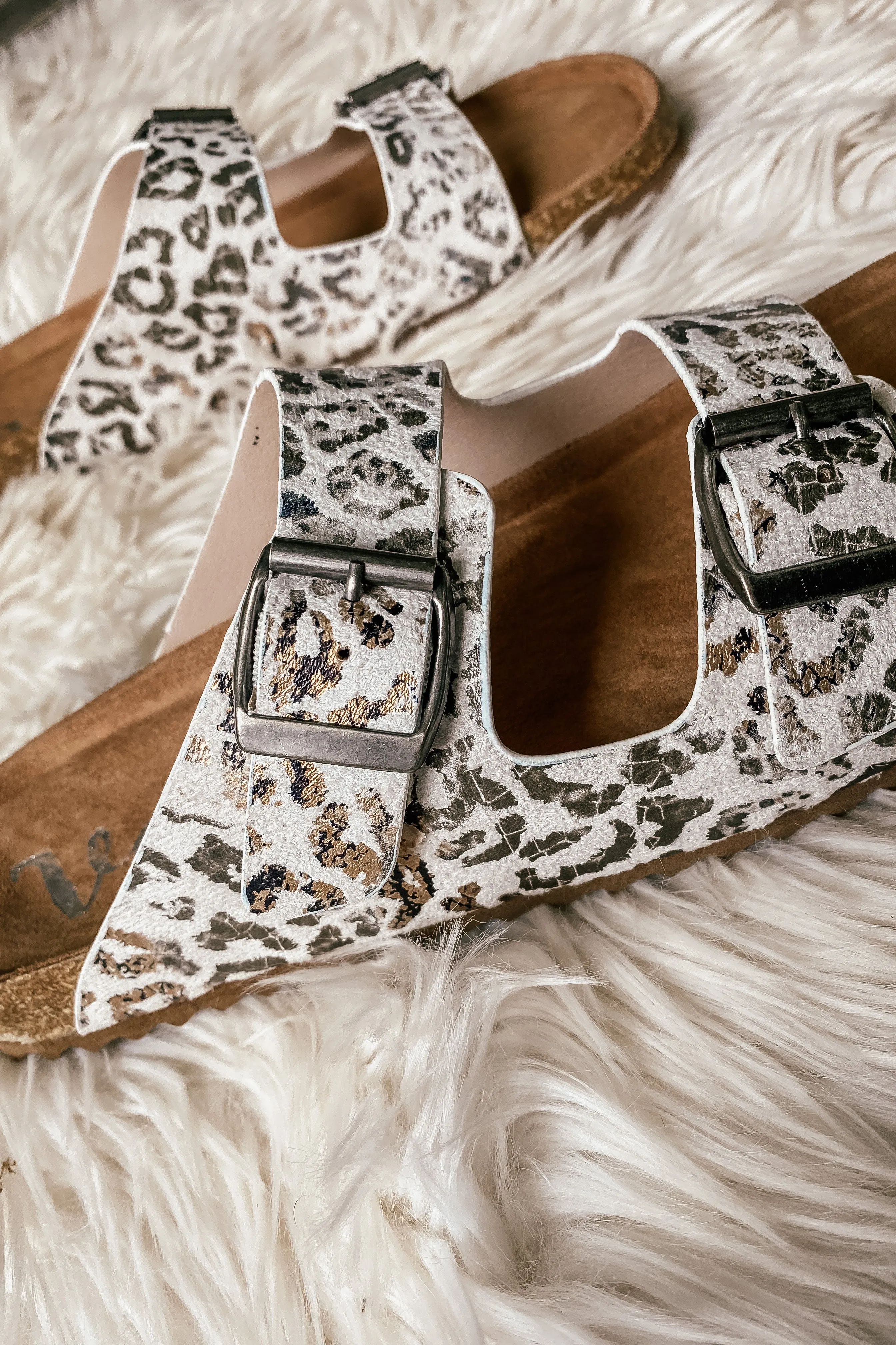 Very G Aries Sandals in Cream