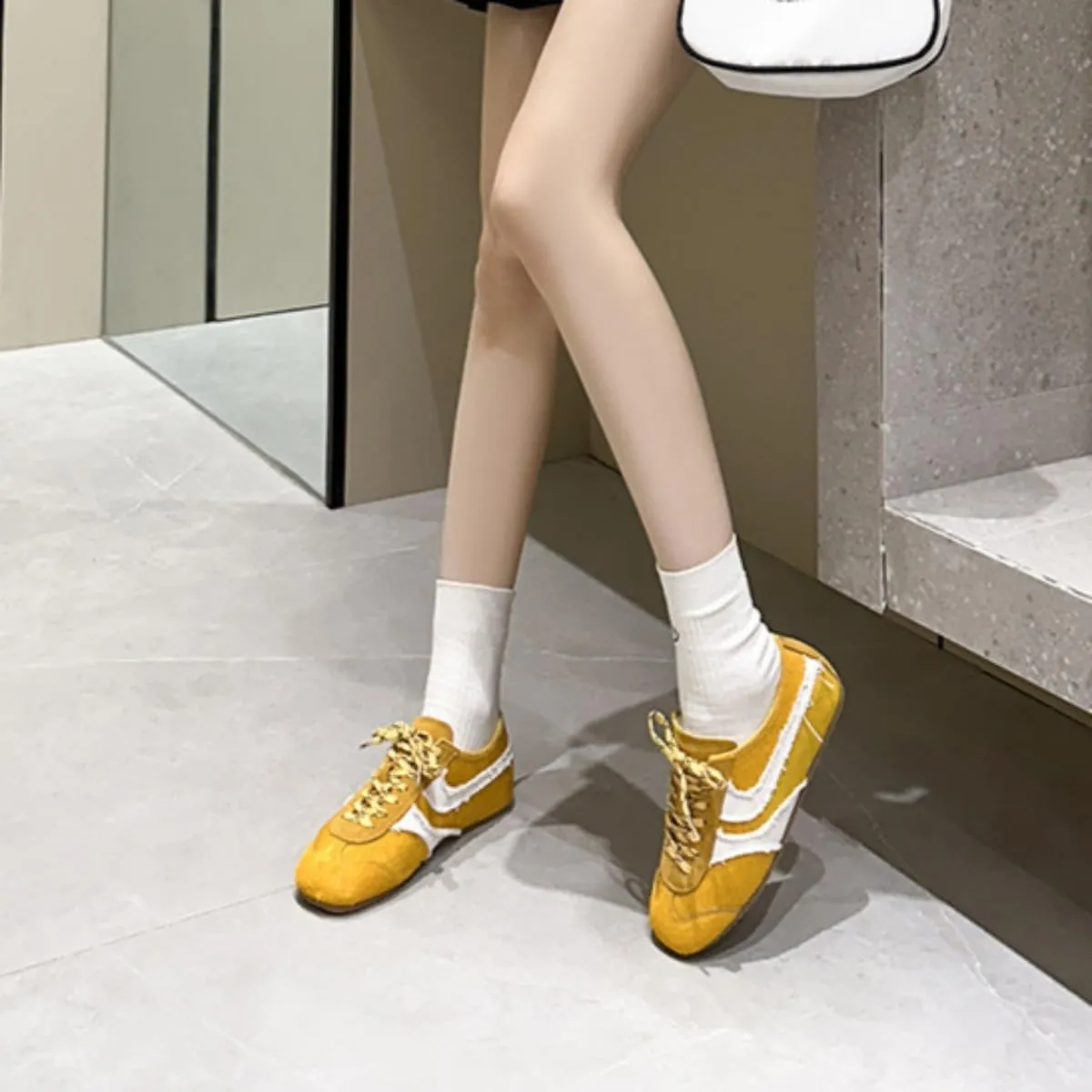 Women's Retro Cowhide Sneakers  Chunky Lace-Up Casual Shoes with Anti-Wear Sole, Vintage Round Toe Walking Trainers, Animal Print Pony Hair Mixed Material Design