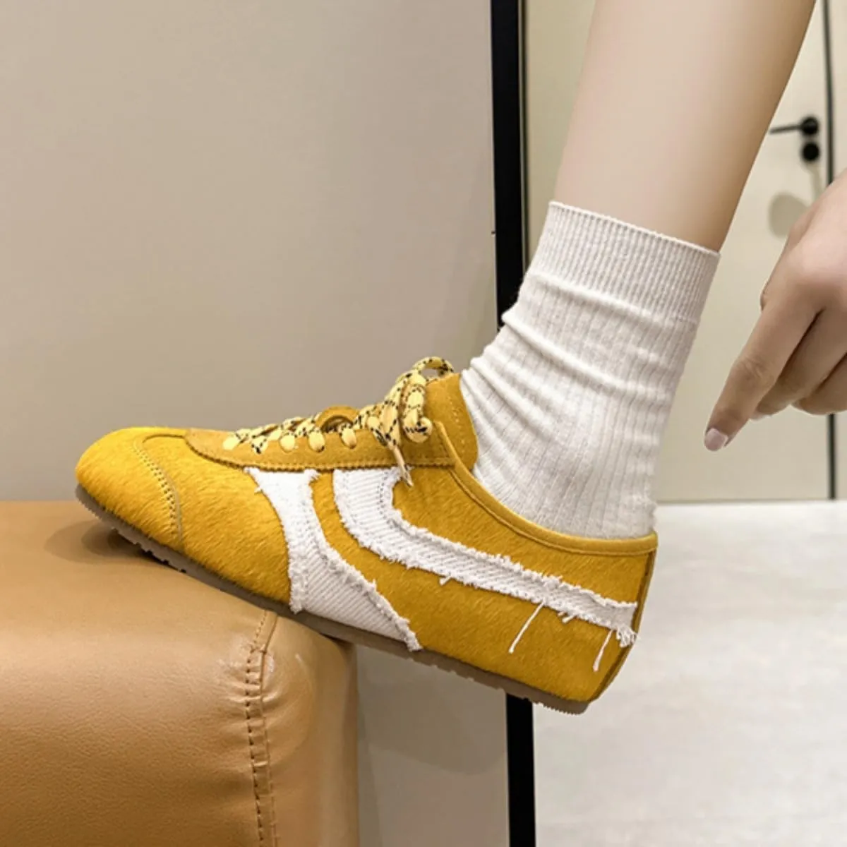 Women's Retro Cowhide Sneakers  Chunky Lace-Up Casual Shoes with Anti-Wear Sole, Vintage Round Toe Walking Trainers, Animal Print Pony Hair Mixed Material Design