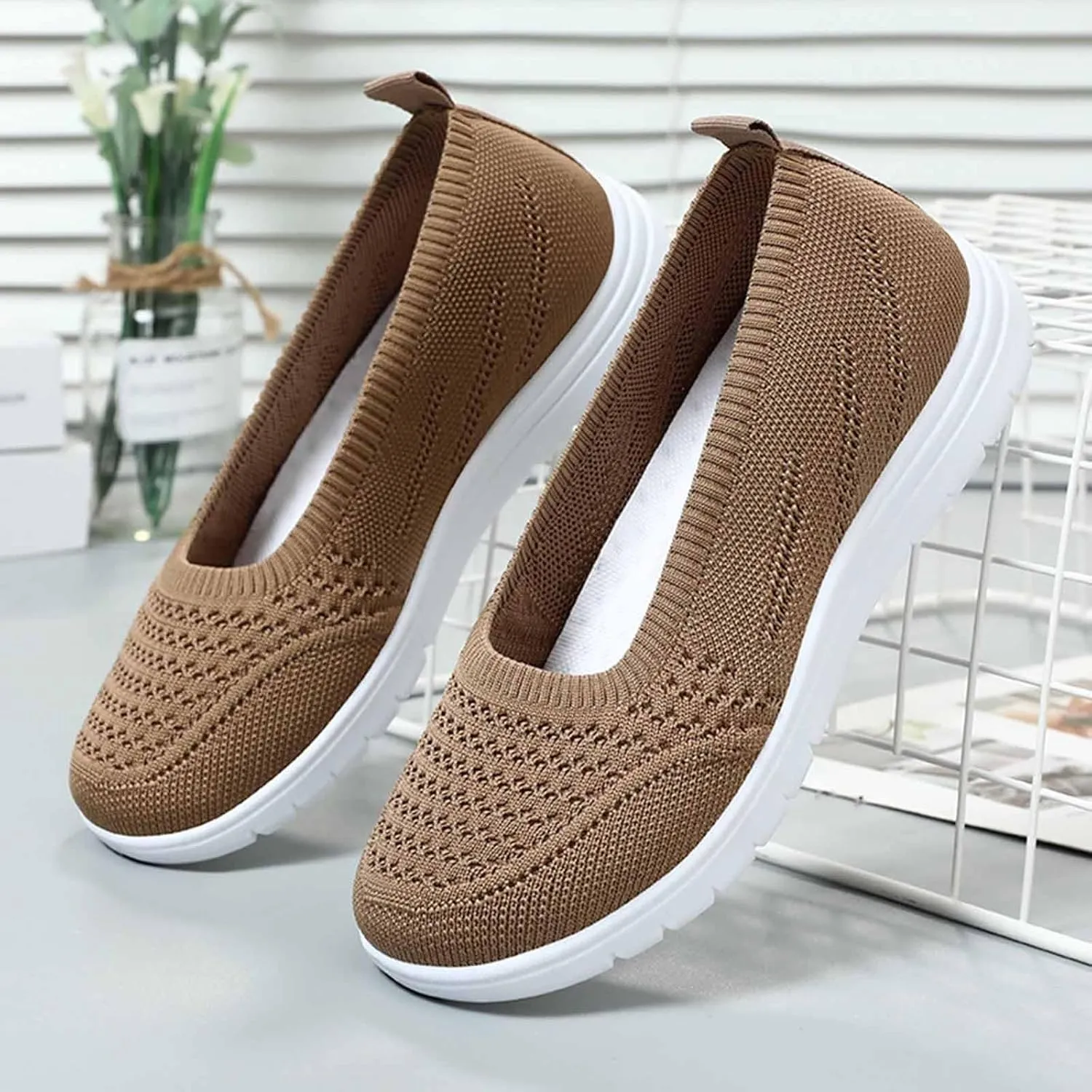 Womens Walking Sneakers Women Lace Up Shoes Flats Casual Shoes Lightweight Work Shoes Breathable Slip Work Trainers