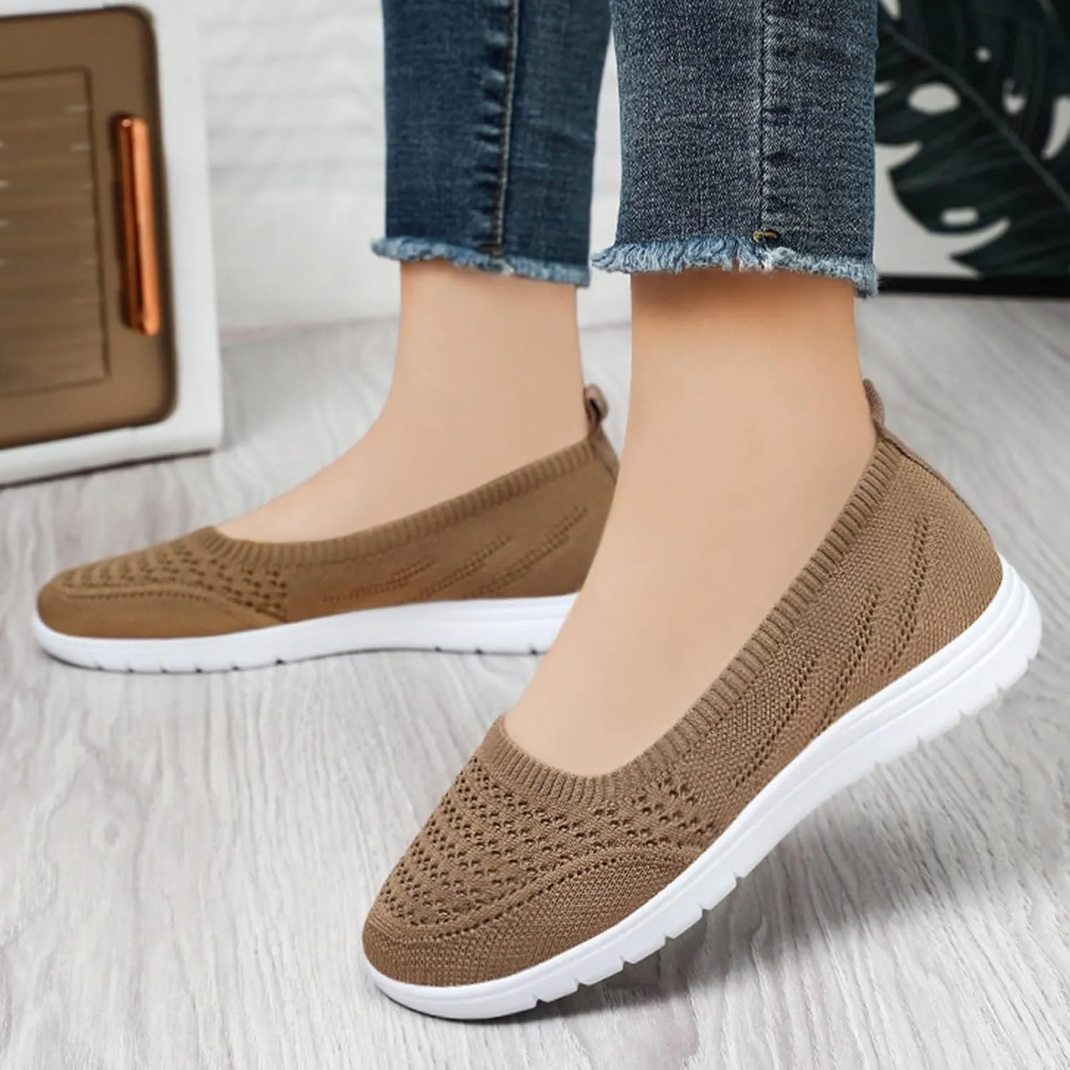 Womens Walking Sneakers Women Lace Up Shoes Flats Casual Shoes Lightweight Work Shoes Breathable Slip Work Trainers