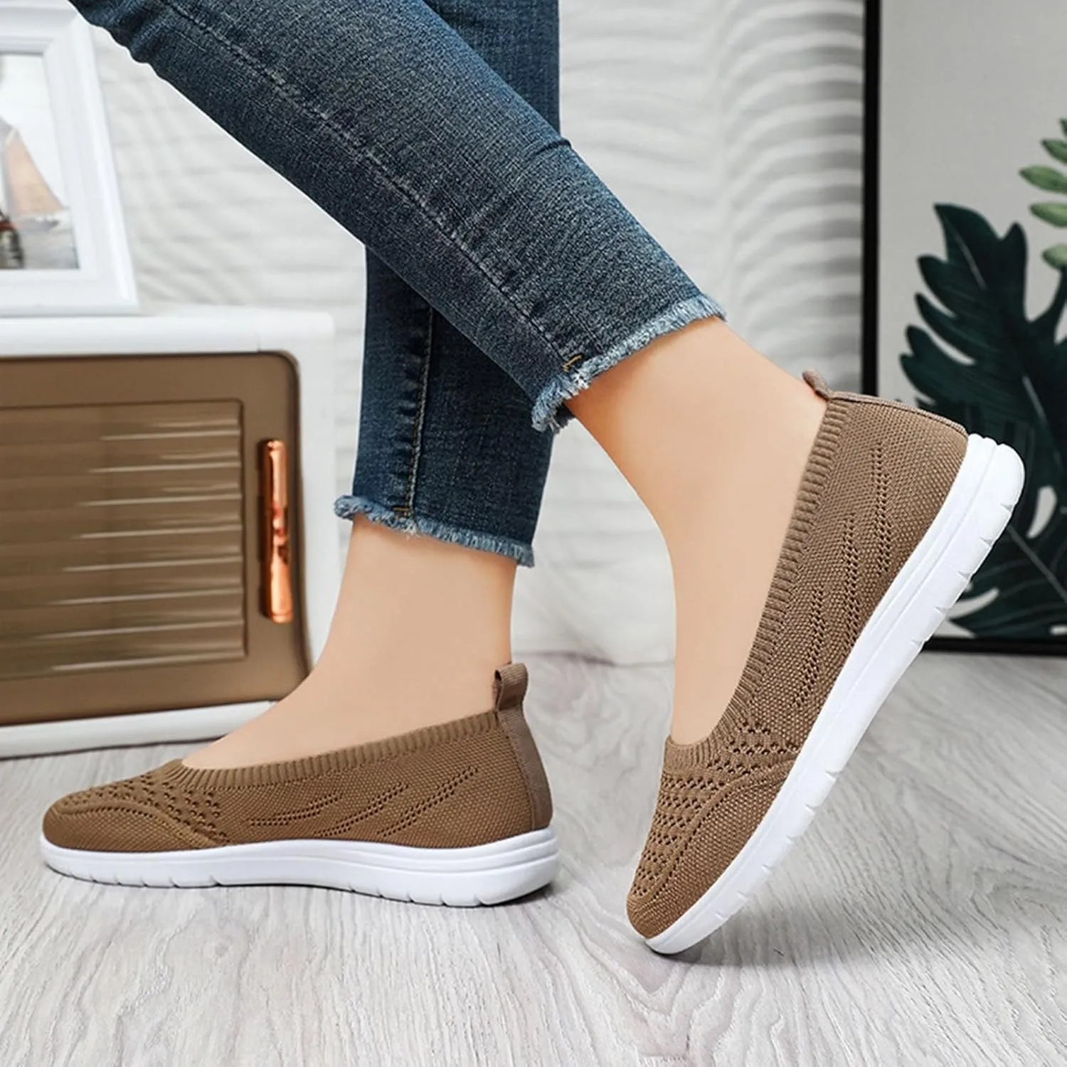 Womens Walking Sneakers Women Lace Up Shoes Flats Casual Shoes Lightweight Work Shoes Breathable Slip Work Trainers