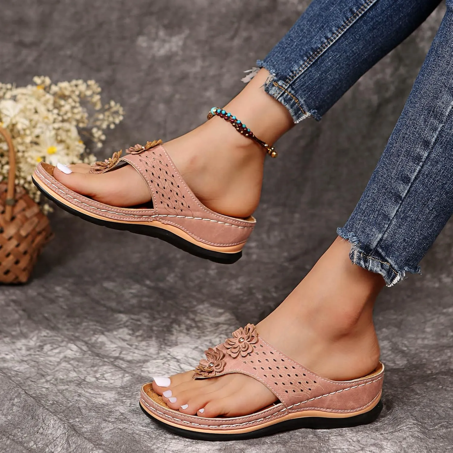 Women's Wedge Flip Flops Breathable Summer Beach Slippers Versatile Dressy Sandals Cushioned Slip-On Slides